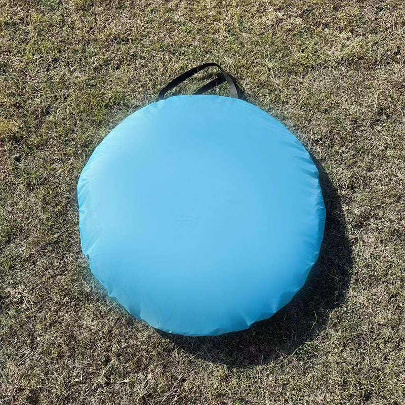 Portabelt strandtält för flera personer utomhus