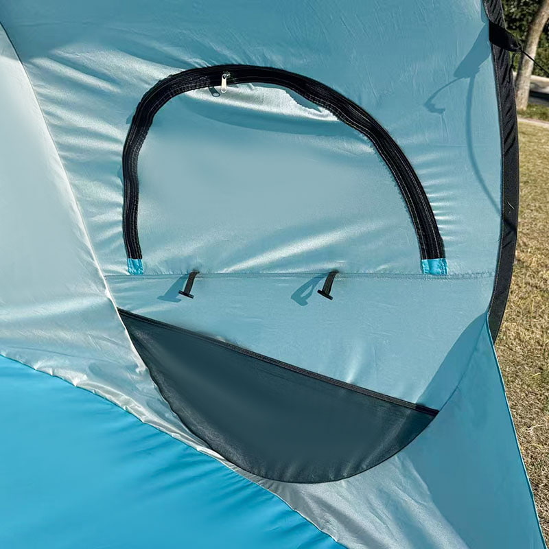 Portabelt strandtält för flera personer utomhus