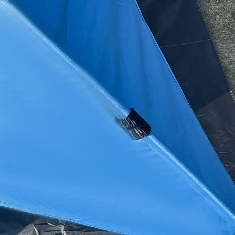 Lätt, tresidigt ventilerat strandtält