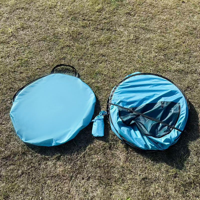 Portabelt strandtält för flera personer utomhus