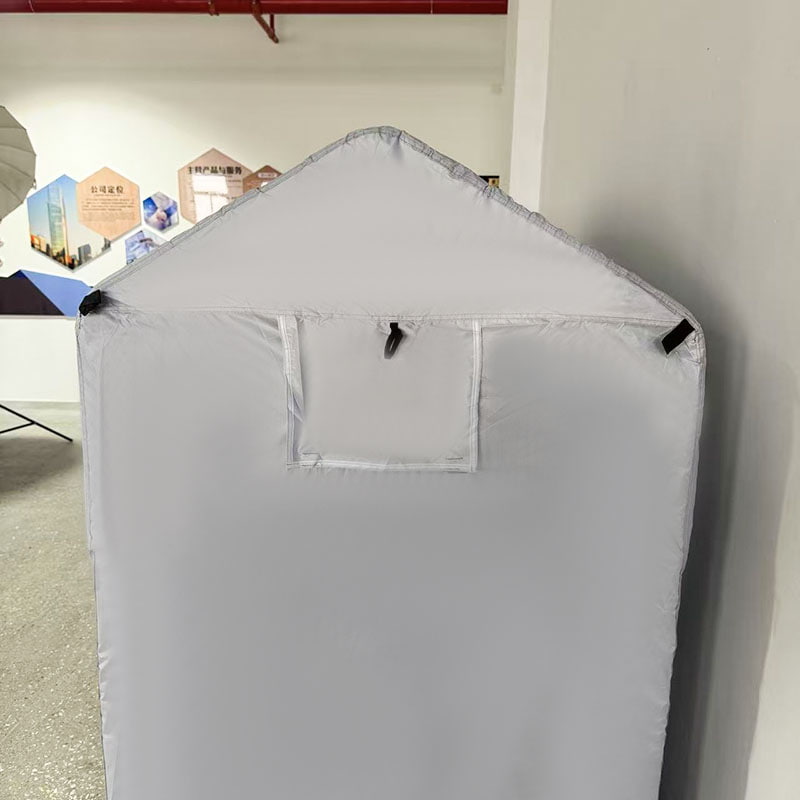 Regntätt och solskyddat bilskydd/förvaringstält