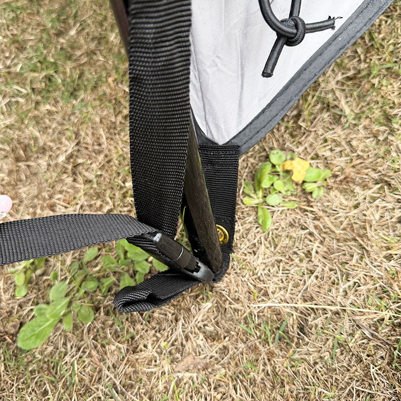 Utomhuscamping dubbellagertält som ansluts till baksidan av ett fordon