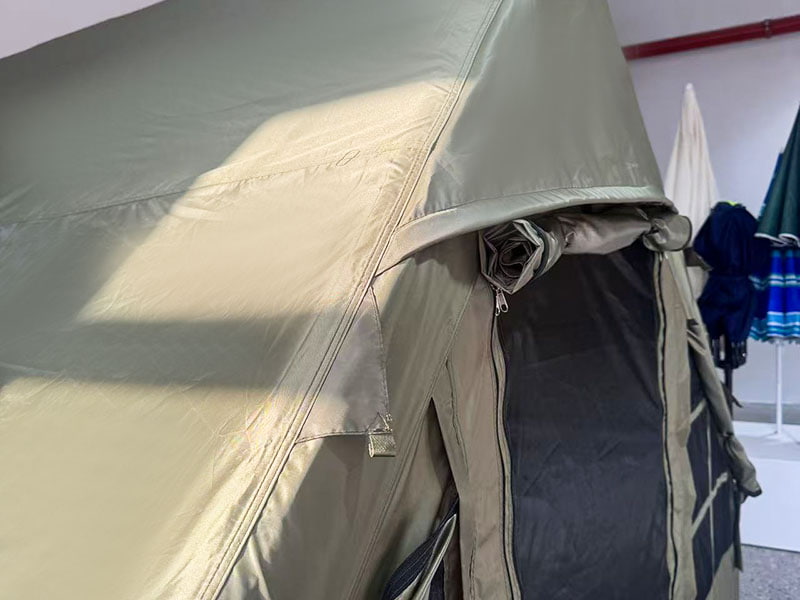 Militärgrönt uppblåsbart campingtält i liten storlek Militärgrönt uppblåsbart campingtält i liten storlek