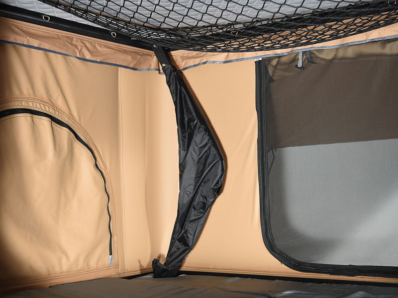 Campingtält på taket med stege Campingtält på taket med stege