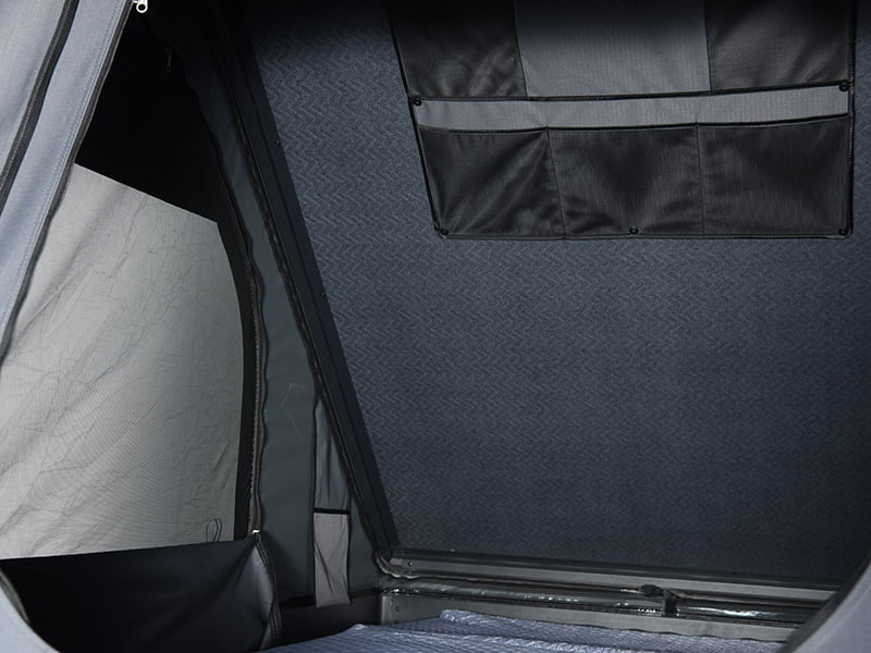 Campingtält på taket med stege Campingtält på taket med stege
