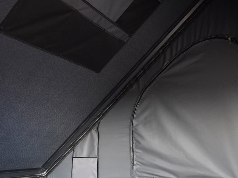 Campingtält på taket med stege Campingtält på taket med stege
