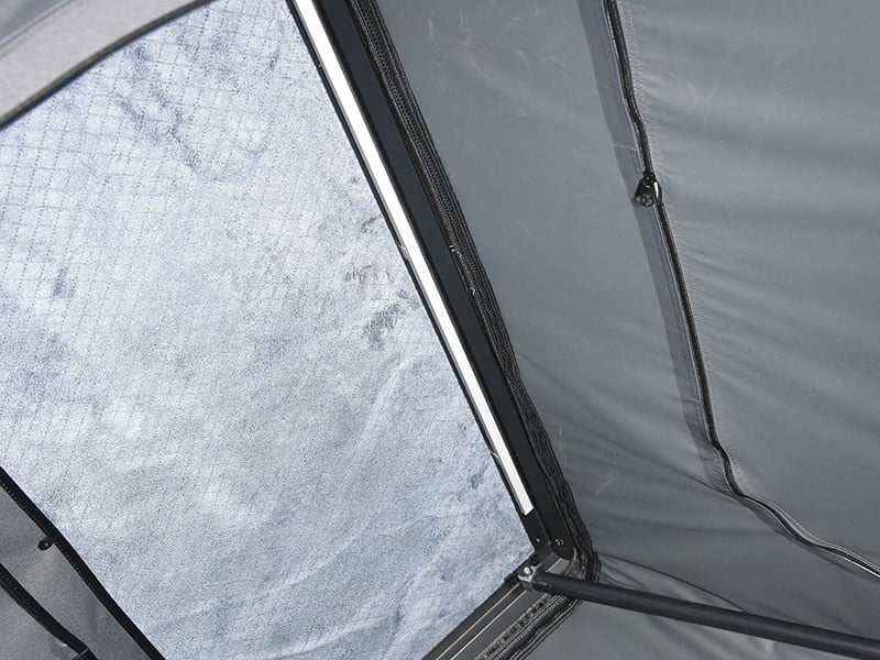 Campingtält på taket med stege Campingtält på taket med stege