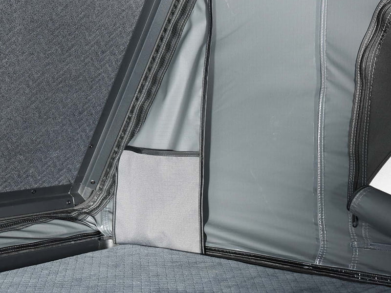 Campingtält på taket med stege Campingtält på taket med stege
