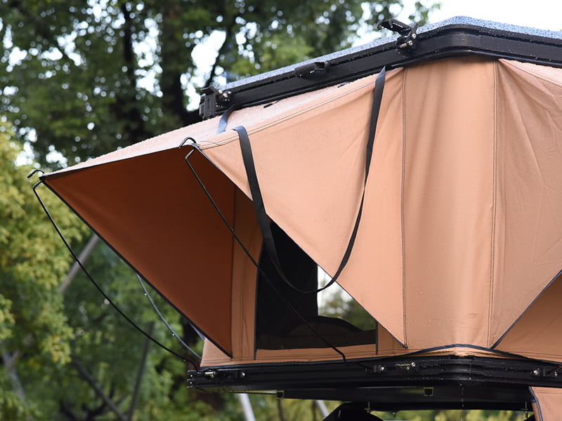 Campingtält på taket med stege Campingtält på taket med stege