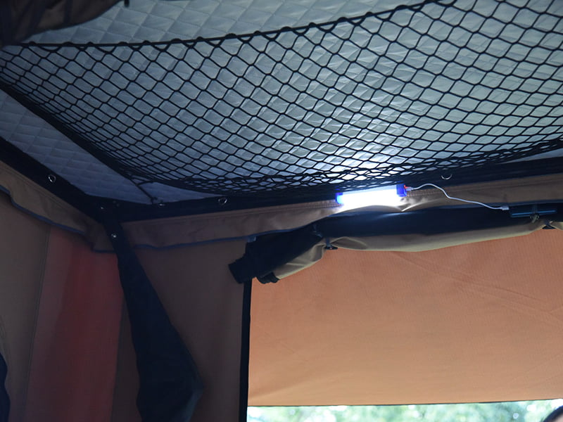 Campingtält på taket med stege Campingtält på taket med stege