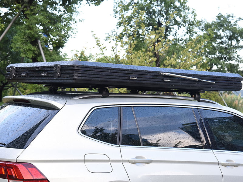 Campingtält på taket med stege Campingtält på taket med stege