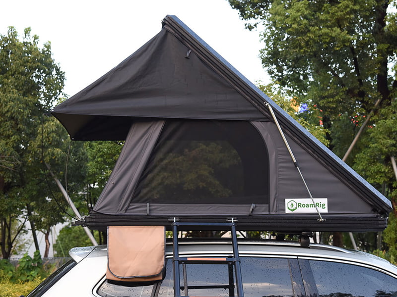 Campingtält på taket med stege Campingtält på taket med stege