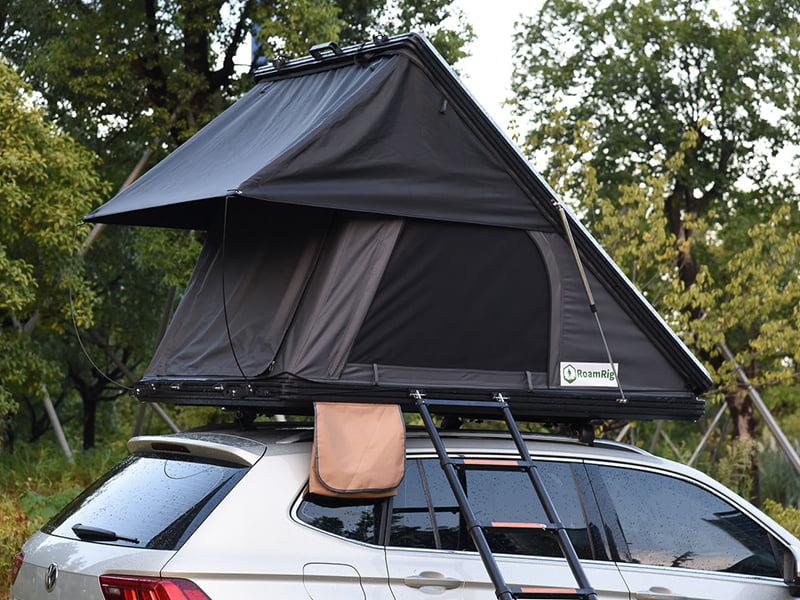 Campingtält på taket med stege Campingtält på taket med stege