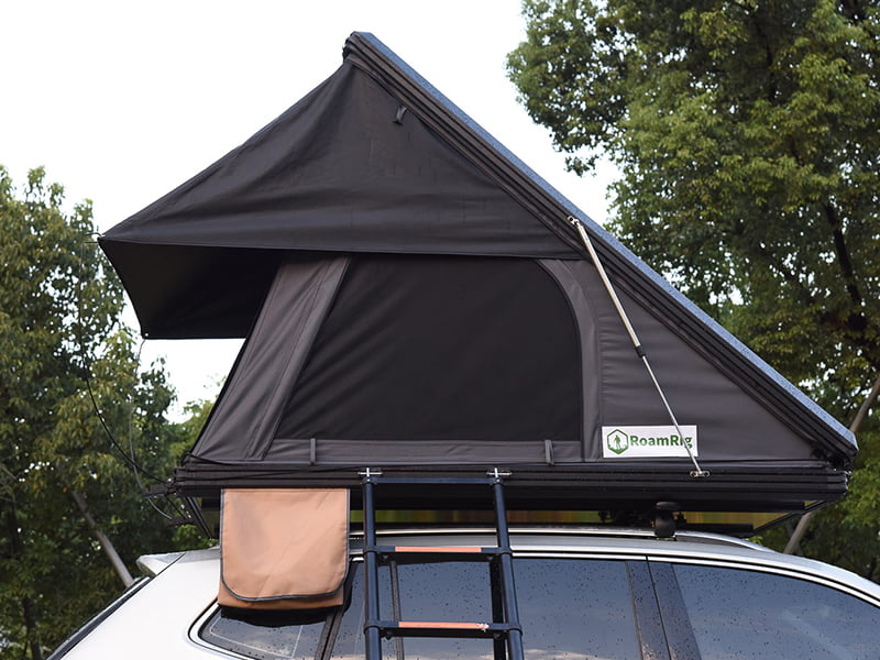 Campingtält på taket med stege Campingtält på taket med stege