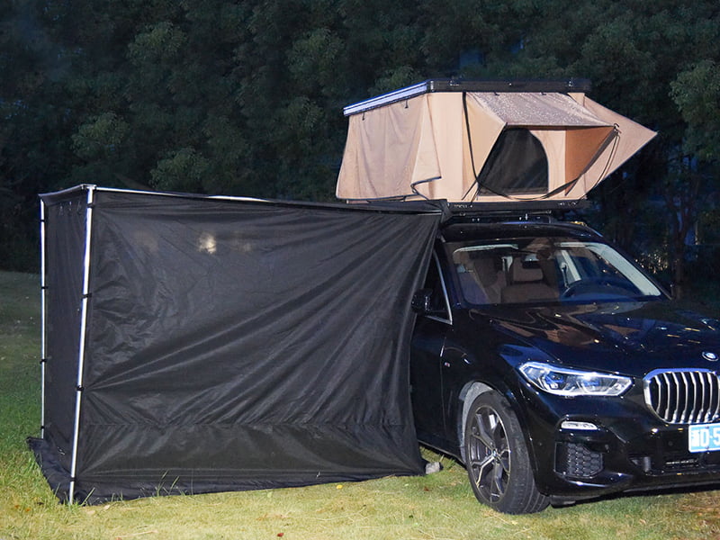 Campingtält på taket med stege Campingtält på taket med stege